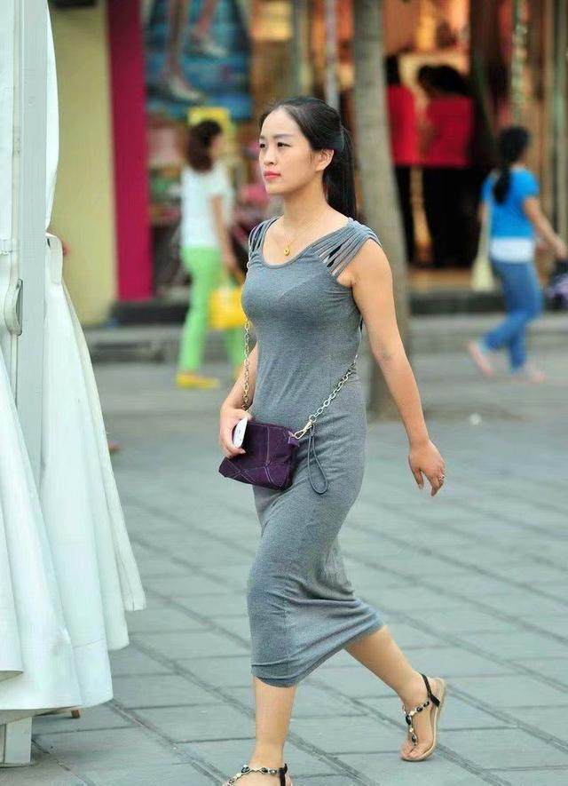 街拍：甜美可爱风的少女，怎么穿都能自带女神气息!