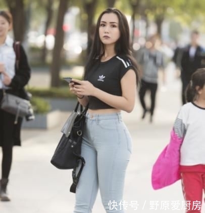  【时尚】牛仔裤既时尚又百搭，简约中带着贵气！