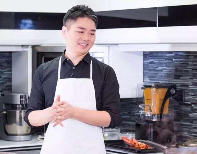 微博Qzone微信刘强东回国了，否认了性侵事件，称:“我媳妇多漂亮