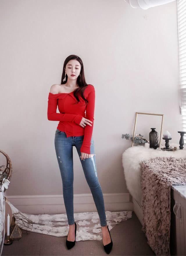 修身牛仔裤的夏天搭配，穿成妩媚女神原来这么容易!