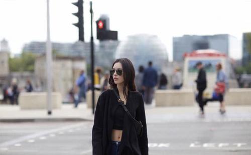 张予曦近照帅到犯规！露脐衫出镜大秀腹肌！网友：确定有86斤？