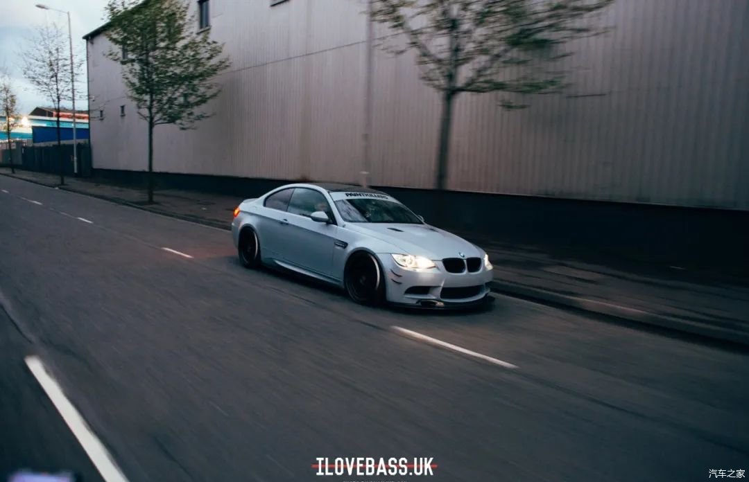  「姿态」低空飞行战舰灰宝马 E92 M3，姿态风格却难掩大佬气质