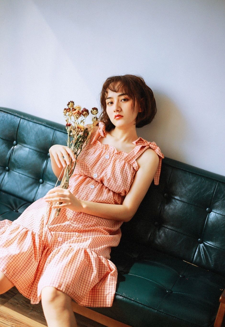 运动服美女校花乌黑长发白净面孔清新气质写真图片