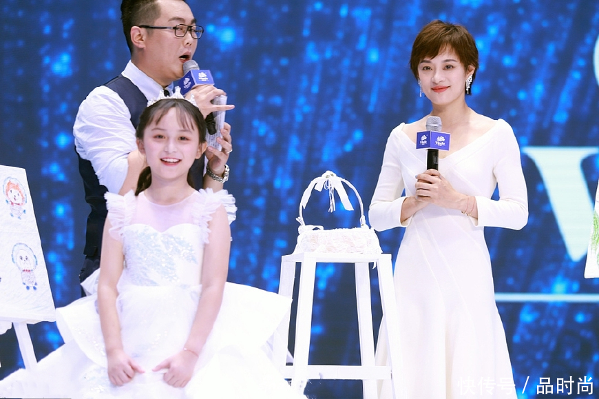 35岁孙俪重回颜值巅峰期，一袭白裙清新优雅，网友：最多20岁