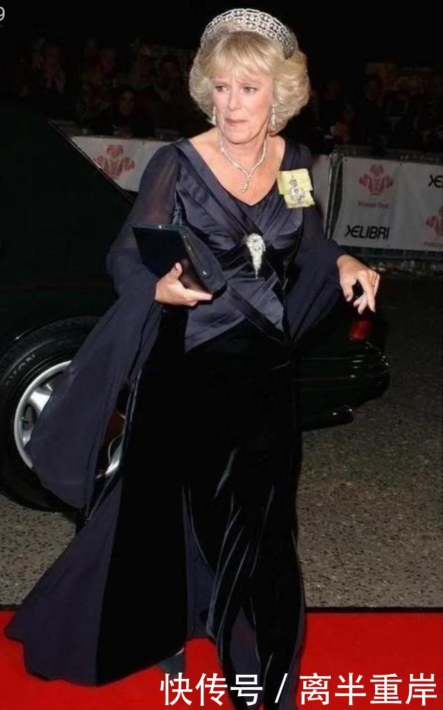 [气质]能让查尔斯痴迷的卡米拉也是有点料的，撞衫戴安娜小黑裙不输气质