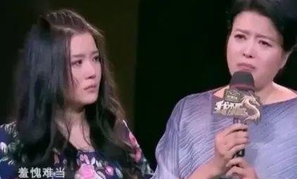 『寄养』悲惨的胡琳娜从小被寄养长大,与母亲丁嘉丽15年只见过两面