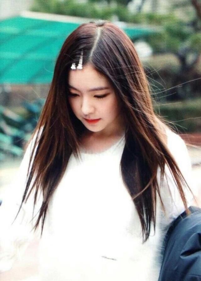 韩国女团舞台服到底能有多短，泫雅只到大腿根，网友：这是泳裤吧