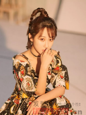 马尾辫也有新扎法 简单造型也有大时尚