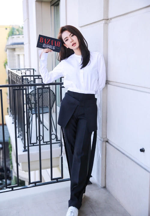 戚薇的腿怎么胖成这样了,穿长袜都挤出赘肉了,勒的不难受么?