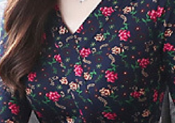 女人再漂亮，也不要裙子配丝袜!瞧瞧下图女人这么穿，简直万人迷