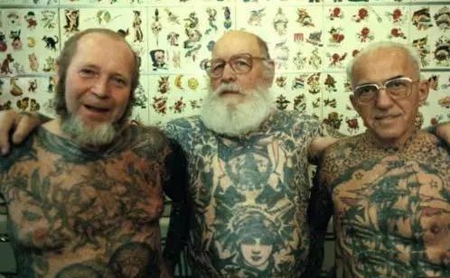 纹身后的几十年，年少时的纹身变成这样，你还想纹身吗?