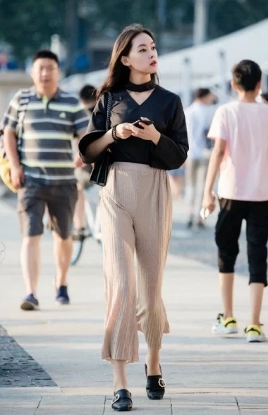  个性|拍：个性前卫的美女，尽情绽放女人魅力