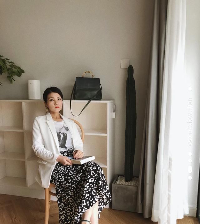  会显得■一衣多穿如何让条纹衬衫穿的不过于休闲