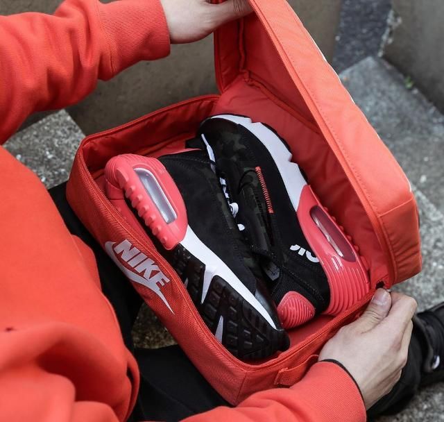  推出@爱鞋之人必备！Nike 官方推出球鞋提包！国内现在也能买！