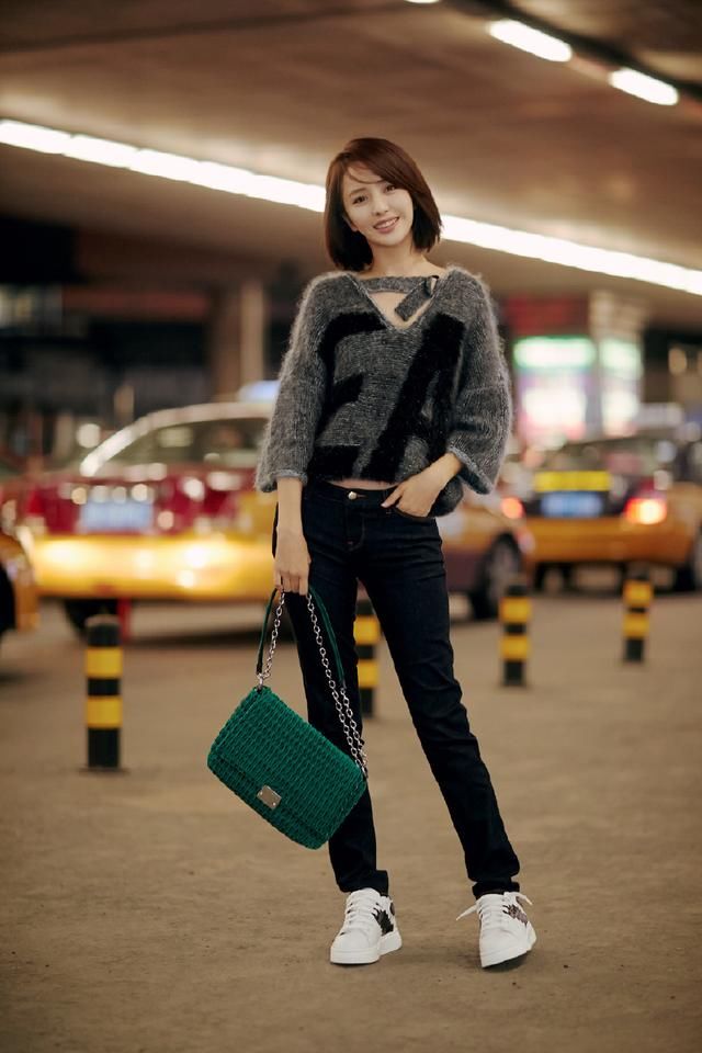 佟丽娅只是换了一款发型，气场十足，网友：这发型一般人驾驭不了