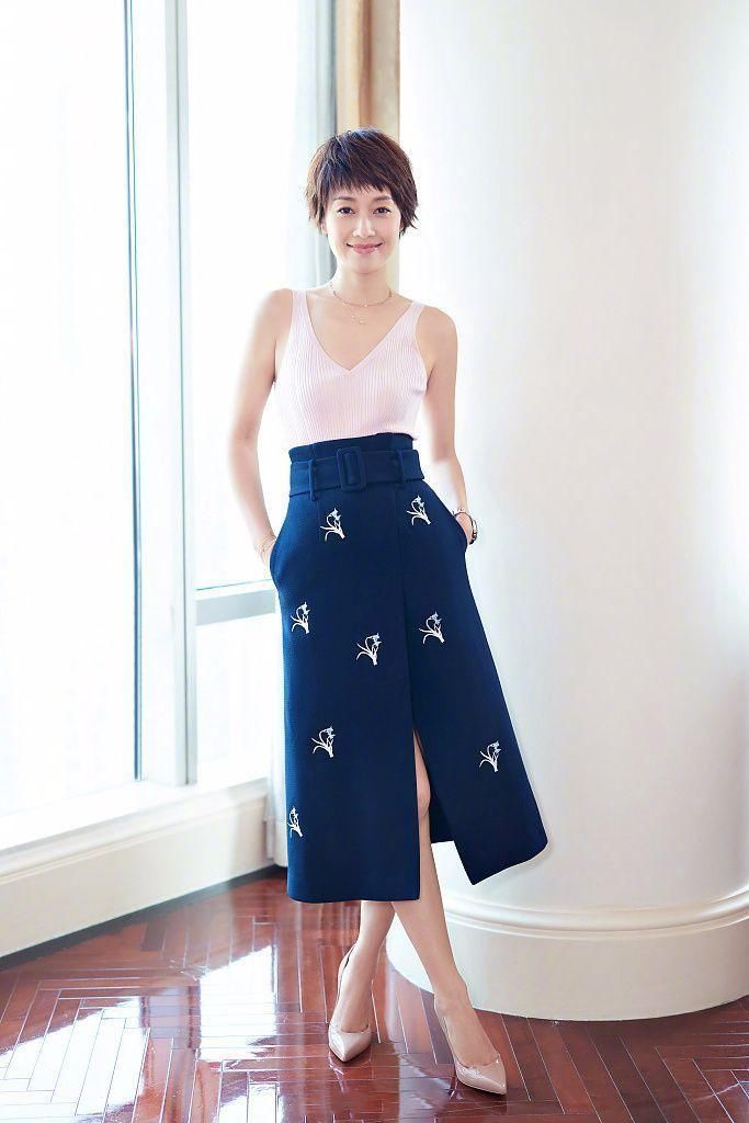 马伊琍这穿衣品味真不想说了，背心加拖鞋!网友:穿着舒服怎么了