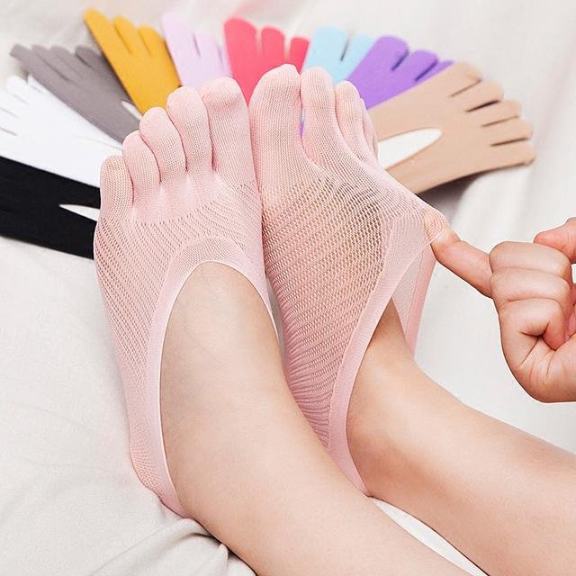 女人夏天尽量不要配黑丝袜，看下图女人这样穿，身材尽显