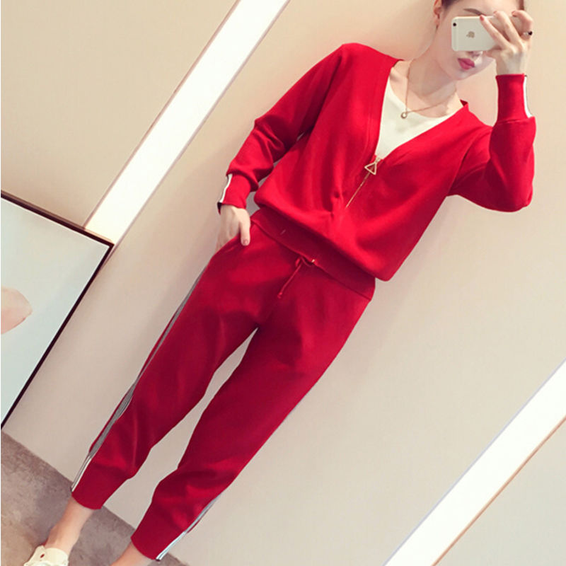 天气将转凉，打底裤扔了吧!40岁老婆换上时髦套装，美的认不出