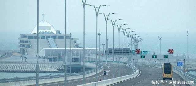 他的身家是李嘉诚的20倍，35年前提议修港珠澳大桥，遭李嘉诚反对