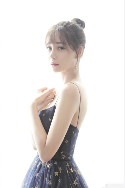 沈梦辰胆真大！一件网纱长裙就靠两条线支撑，网友：便宜了杜海涛