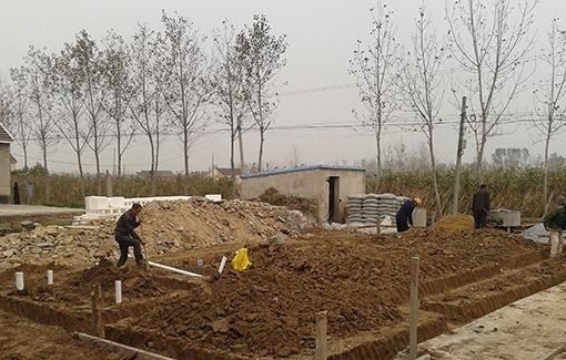终于知道，在农村自建房不批，拆老房子建新房也不批的原因了！