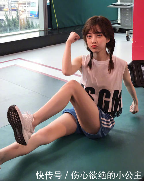 冯提莫扮紫霞仙子，美似朱茵引爆直播间，网友：星爷看了想娶！