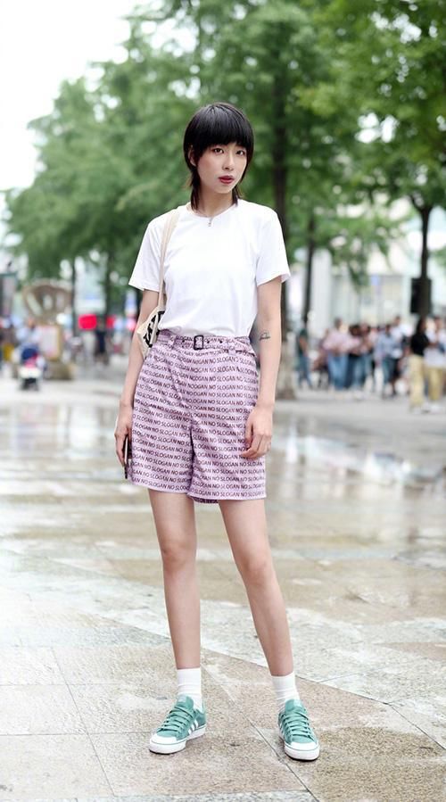 九套街头抓拍的怡人穿搭，这样穿你也会是好看的小姐姐