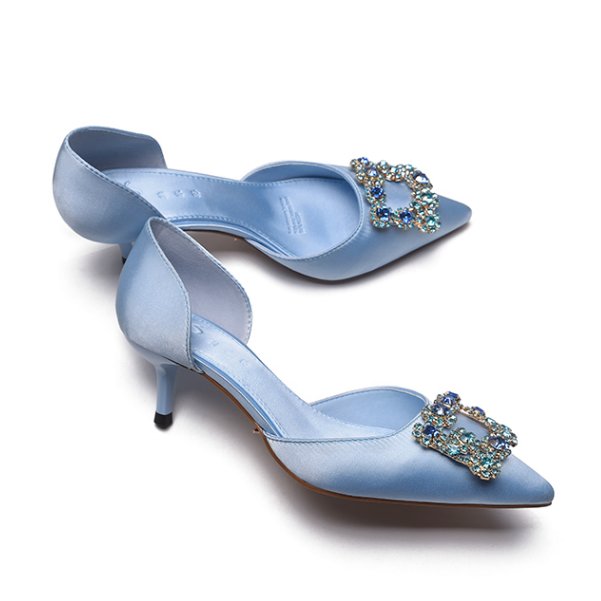 这个秋天这样穿尖头鞋，随意你搭配裙子裤子，时髦又有档次