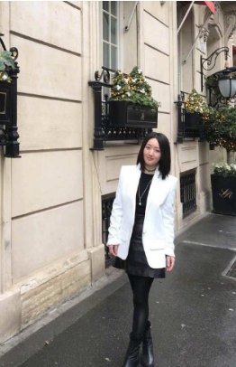 看了杨钰莹的腿，男人都会怀疑人生，怪不得47岁了还没嫁出去!