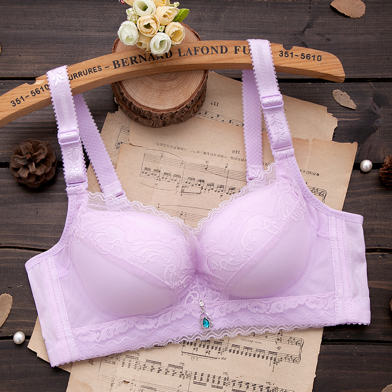 夏季游泳就穿比基尼，性感显气质更迷人！