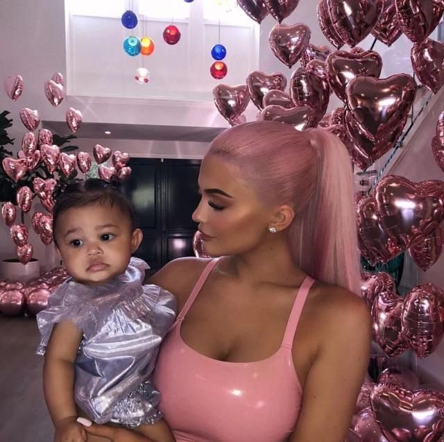  「很爽」做Travis Scott和Kylie的女儿是什么体验？Stormi:谢邀，很爽