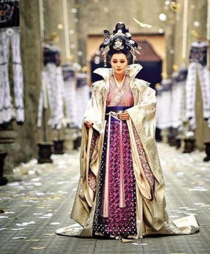 当范冰冰穿上牛仔裤之后,这个夏天感觉又可以吐槽了