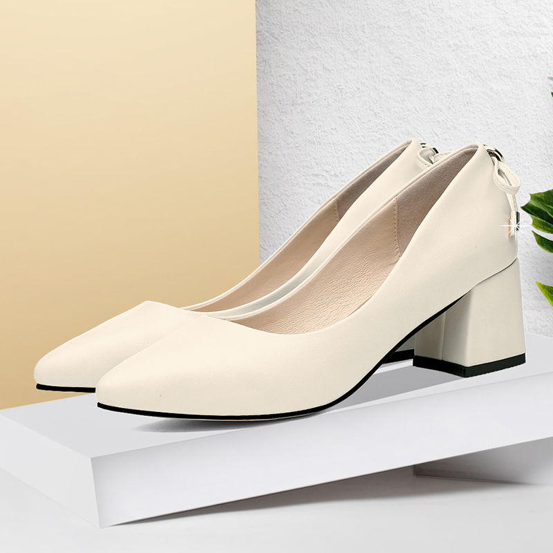 妈妈辈不要再穿高跟鞋了,今夏流行穿这几双,彰显名媛风范又舒适