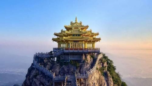 一座适合穷游的城市，一碗面才6块钱，主要是很多景点是免费开放