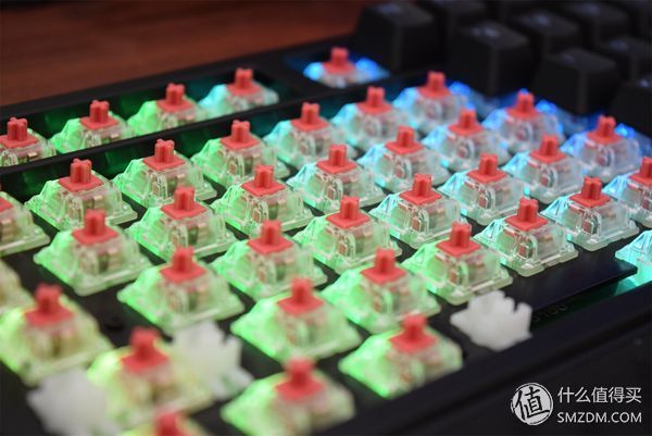 谁说机械键盘就一定吵闹?富勒G900S RGB静音红轴了解一下