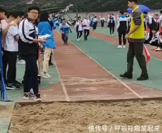  工作■搞笑GIF趣图：我就是用了这一招，老板还夸我工作认真努力呢