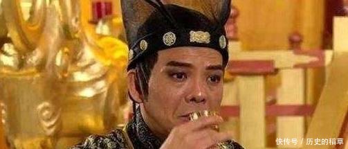 他母亲是宫女,从小装傻受尽欺负,长大后却翻身