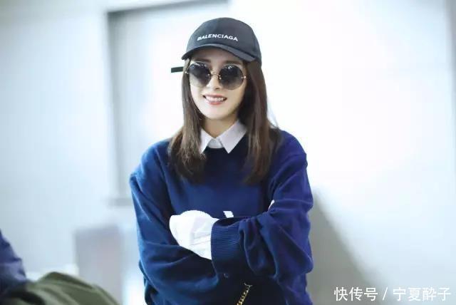 『毛衣』一件基本款衬衫、一件紧身高领毛衣、卫衣,就能完成不同穿搭风格