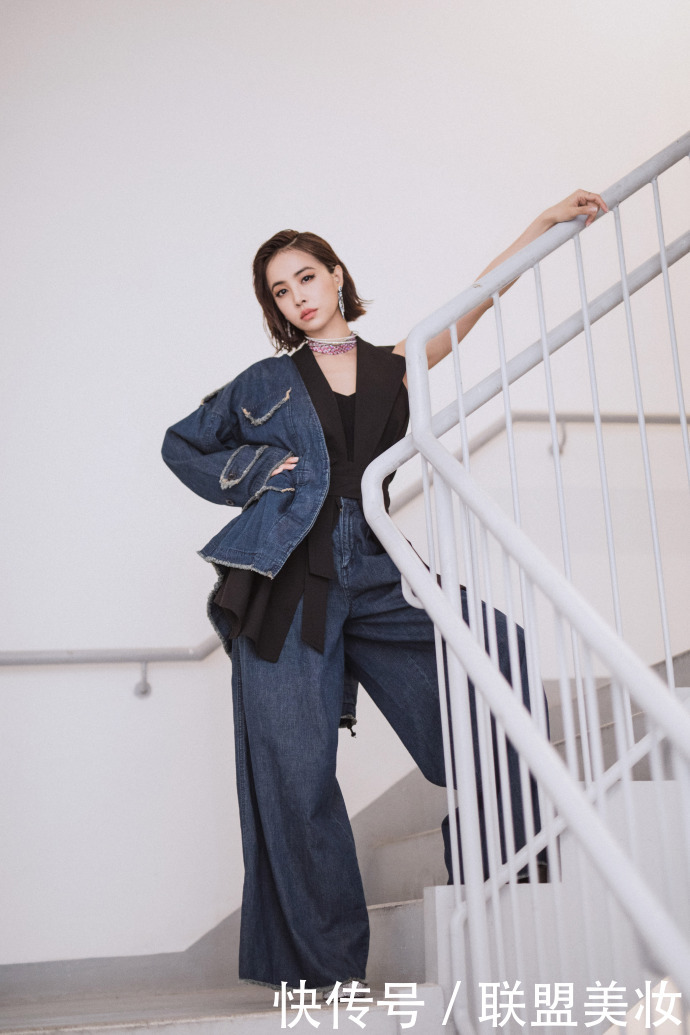 被蔡依林惊艳到了！156cm穿成178cm，穿高跟鞋脚尖脚背垂成一条线