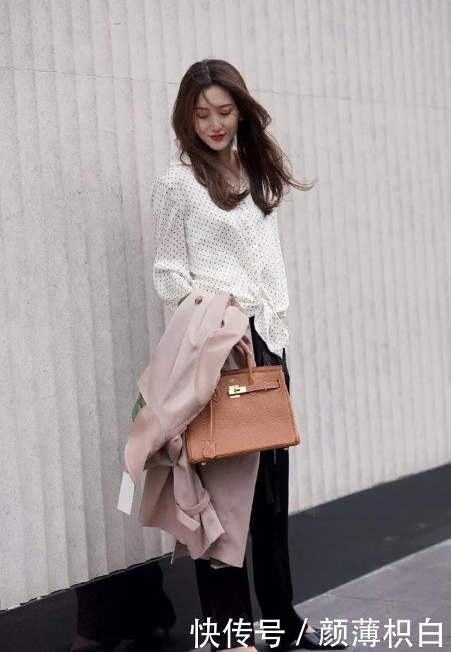 【美女】美女脚上搭配一双尖头的高跟半拖鞋,非常的知性优雅