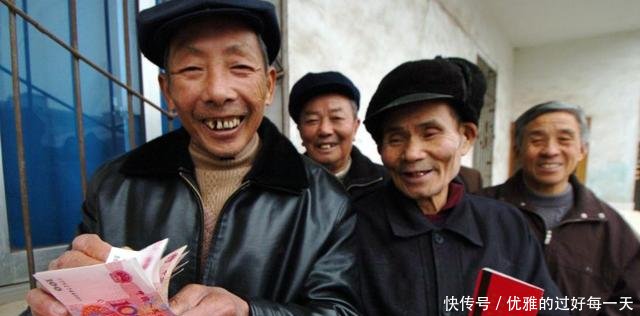 好消息，农村养老保险将实行全面统筹，百元养老金或退出历史舞台