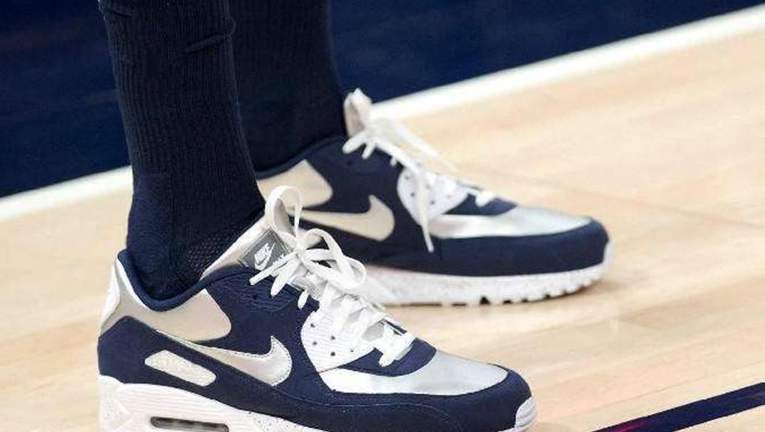  『Nike』塞弗罗萨独爱Nike Air Max 90，球迷：这鞋还能打球？