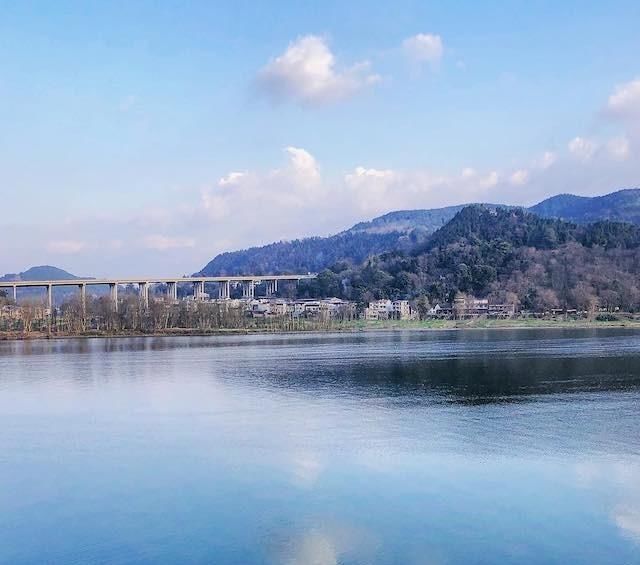 一湖江水一座城,半城美酒半城诗,四川射洪已经1500多岁了