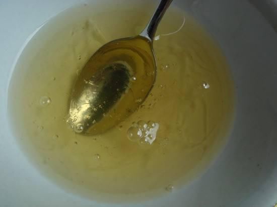 牙膏遇上它，女人睡前用来擦脸，半月脸蛋白嫩雪滑，斑点全不见