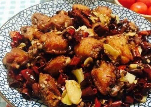 【夏季】鸡翅中肉质细嫩,做成香辣鸡翅很受欢迎,凉拌茄子夏季美味