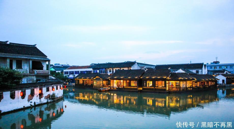 我国正在修建一条沿江高铁，串联22个城市，计划2023年通车