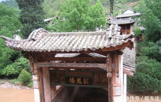 云南建筑大观：站在桥上望云岭