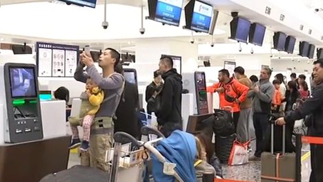 北京大兴国际机场口岸正式对外开放 迎来首批出境旅客