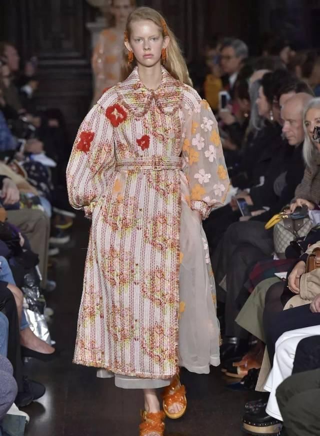 『穿着』只要穿着Simone Rocha,就可以一直做少女哦