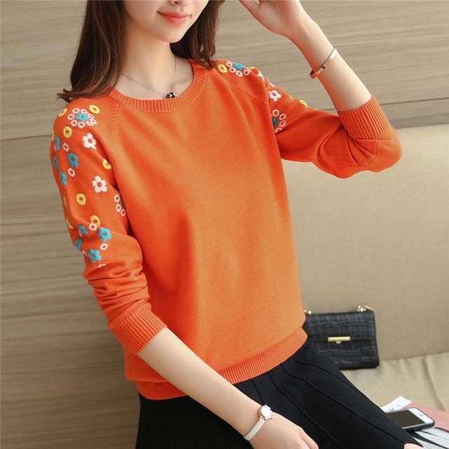 没见过这么心机的：刺绣小衫，搭配小脚裤，美得令男人女人都痴迷